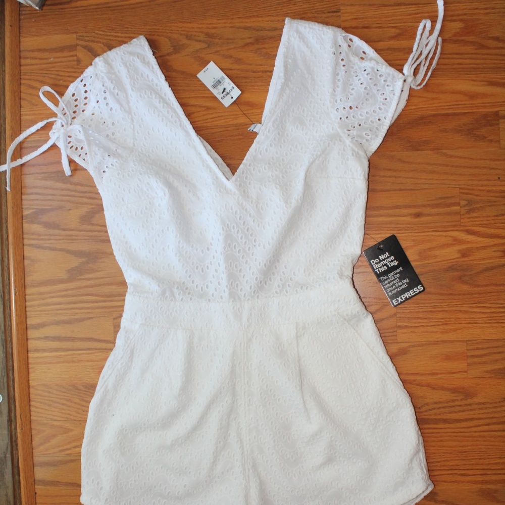 NWT Express Tie-back Eyelet Romper - Picture 4 of 6